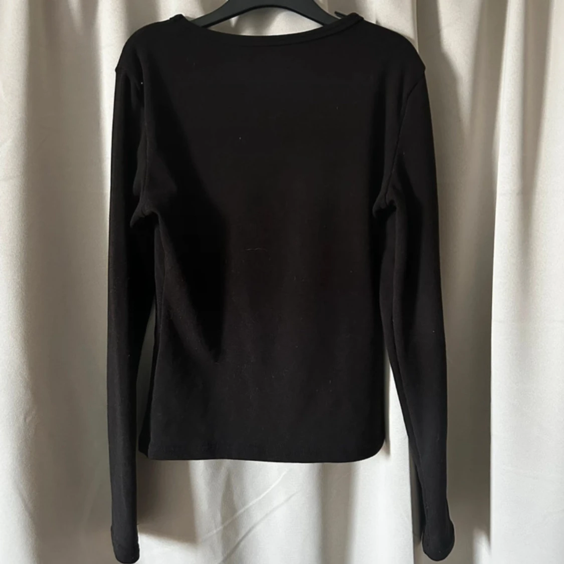 2-pack långärmade tröjor i svart och vit