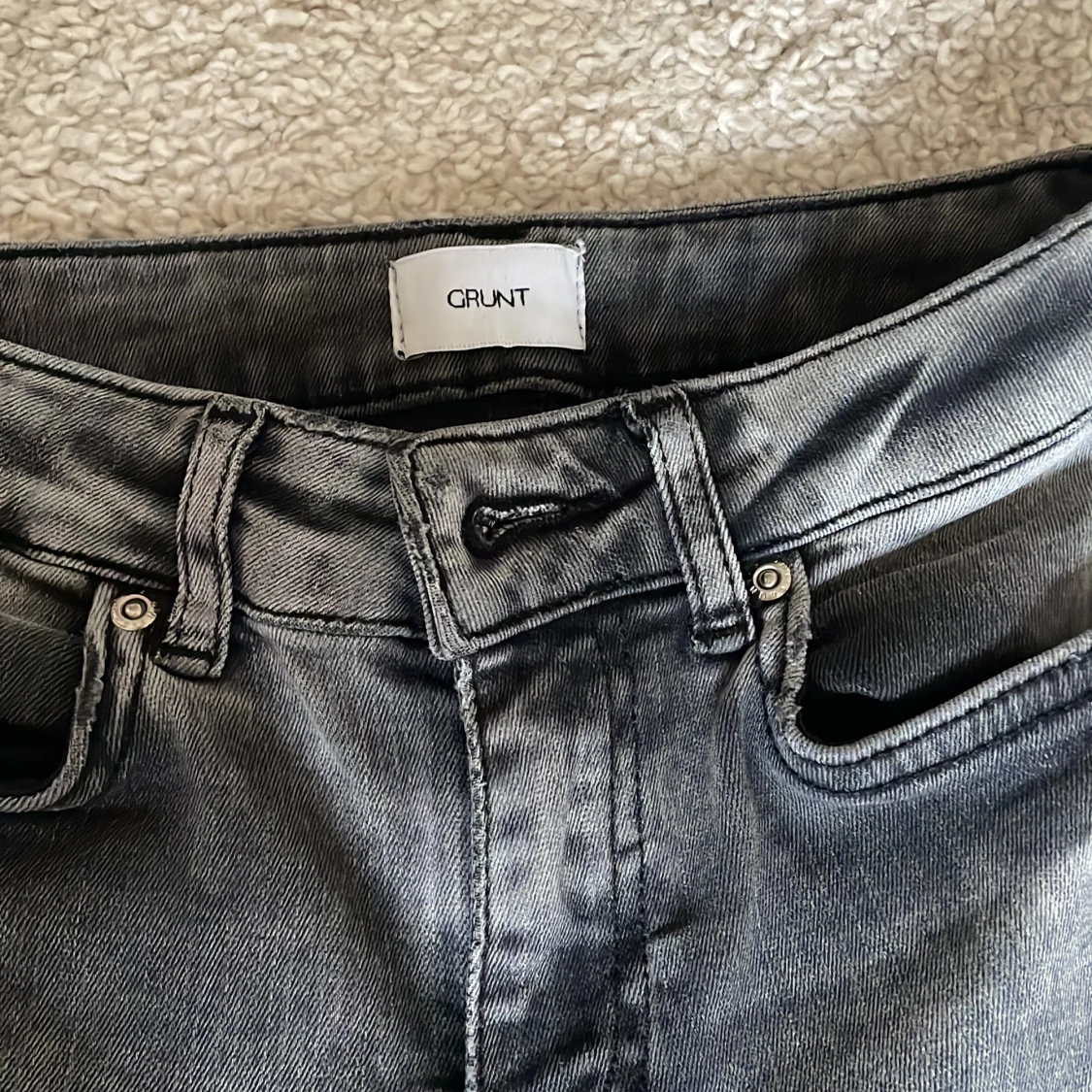 Grå bootcut jeans från Grunt - 2