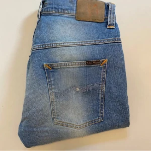 Nudie jeans  - Säljer ett par feta vintage nudie jeans med en sjukt najs och ovanlig tvätt. Storlek 31/32 - modell: Tape Ted, jätte fint skick. Pris kan diskuteras //  Skriv vid minsta fråga eller fundering💯🤝