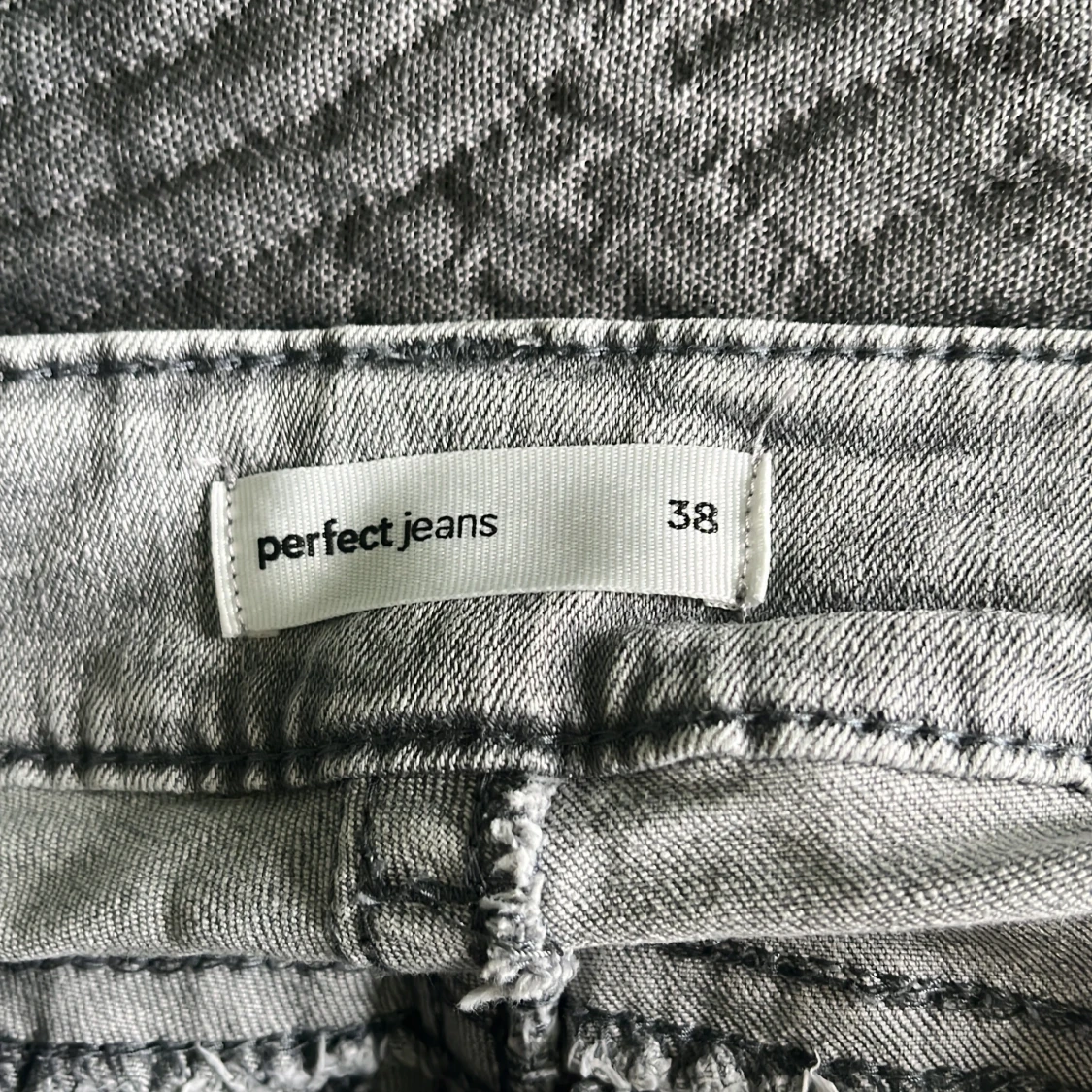 Grå bootcut jeans från Perfect Jeans stolar 38 - 1