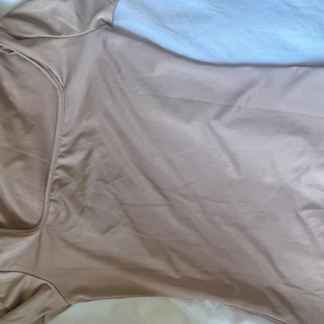 Beige långklänning med kort ärm - 1