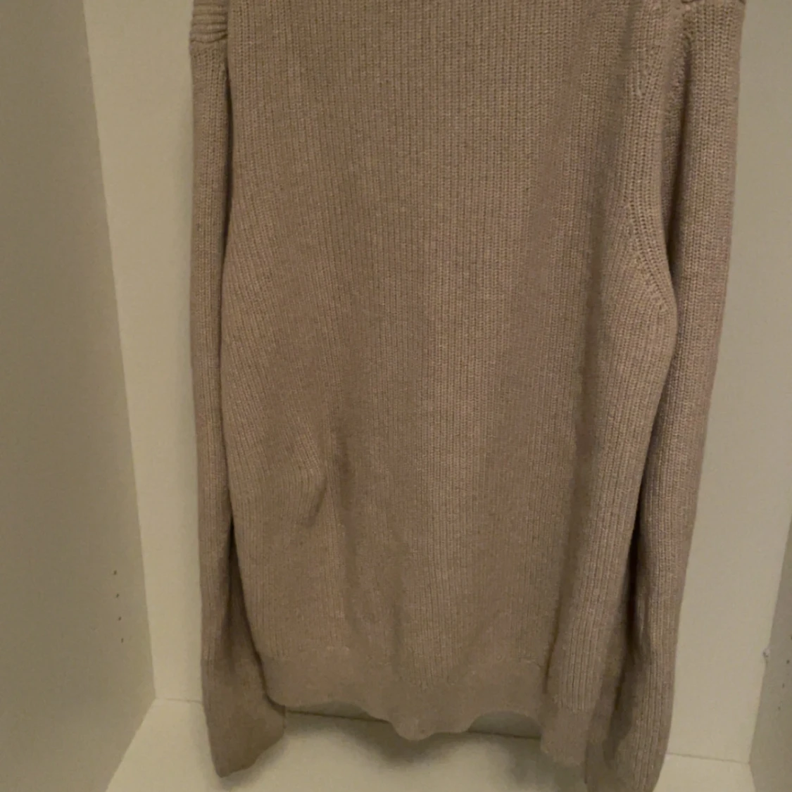 Beige stickad kofta med dragkedja