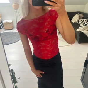 Spets topp - Oanvänd topp. Passar bättre med beige bh!