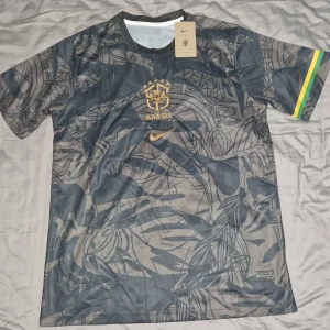 Brasilien Special Nike Fotbollströja  - Helt oanvänd! Mycket bra kvalitet! Normal i storleken Köp fler produkter för billigare totalpris! Skriv vid intresse!
