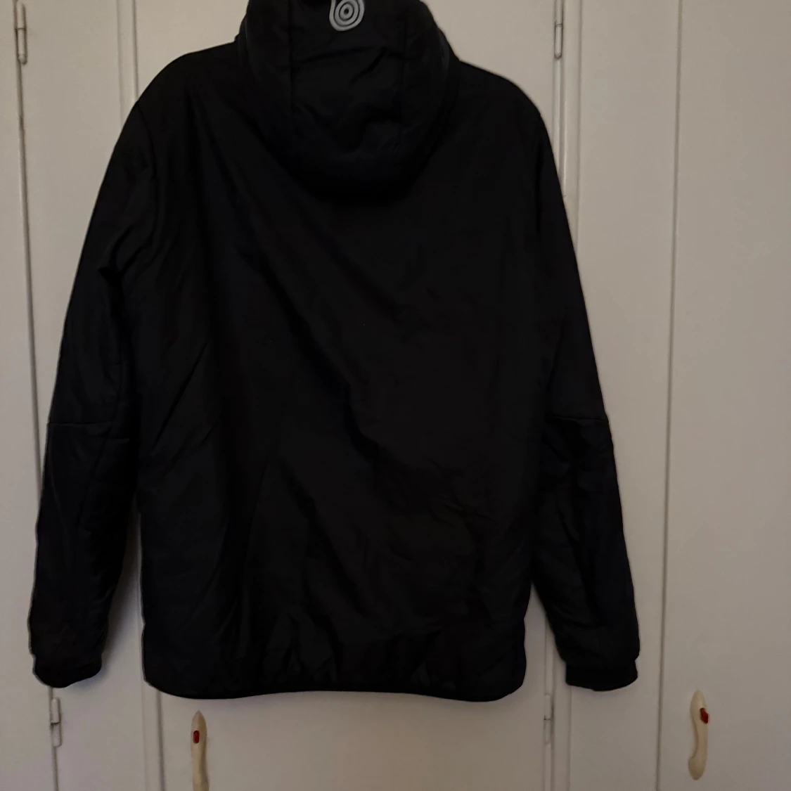 Svart jacka med huva från Sail Racing - 1