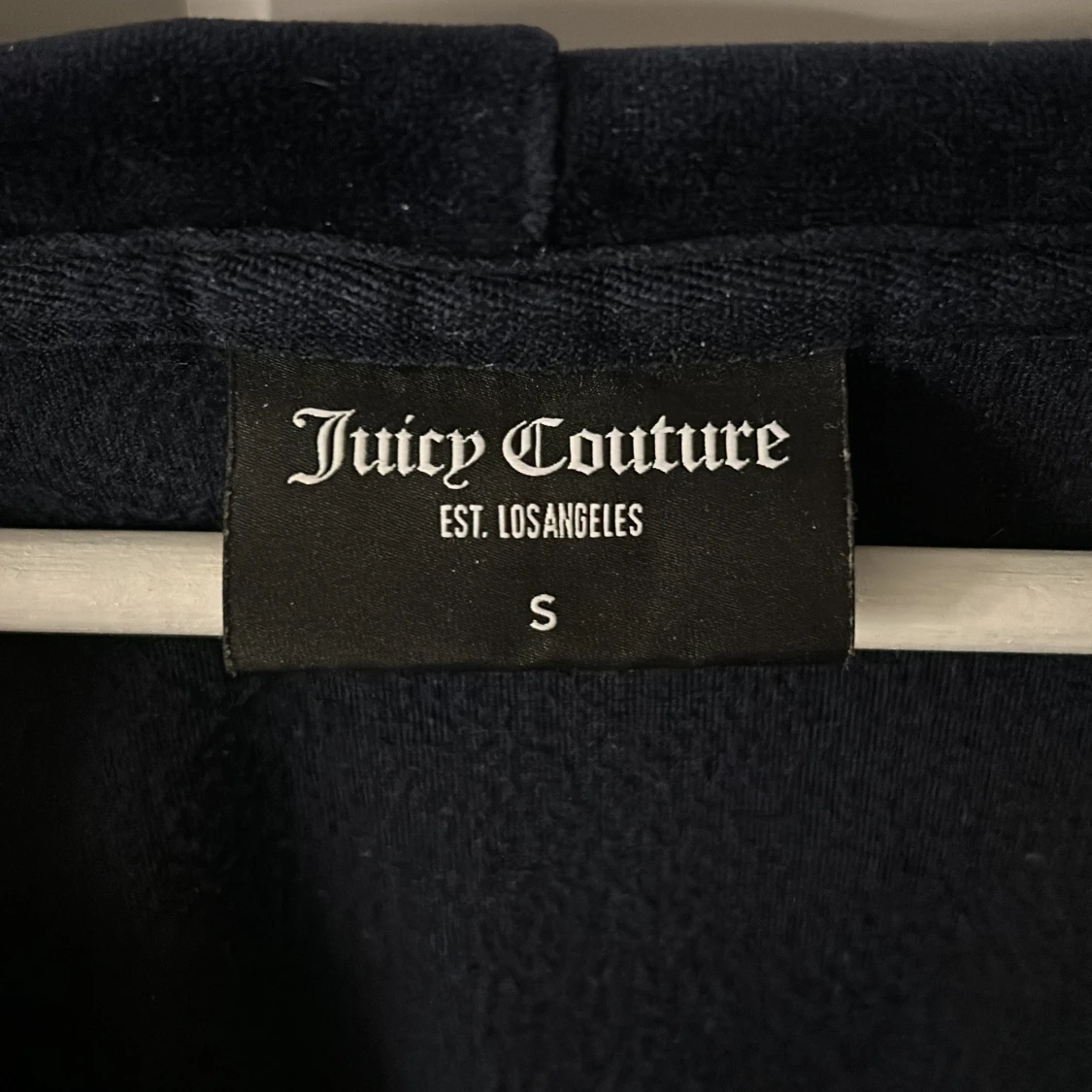 Mörkblå zip hoodie från Juicy Couture - 2
