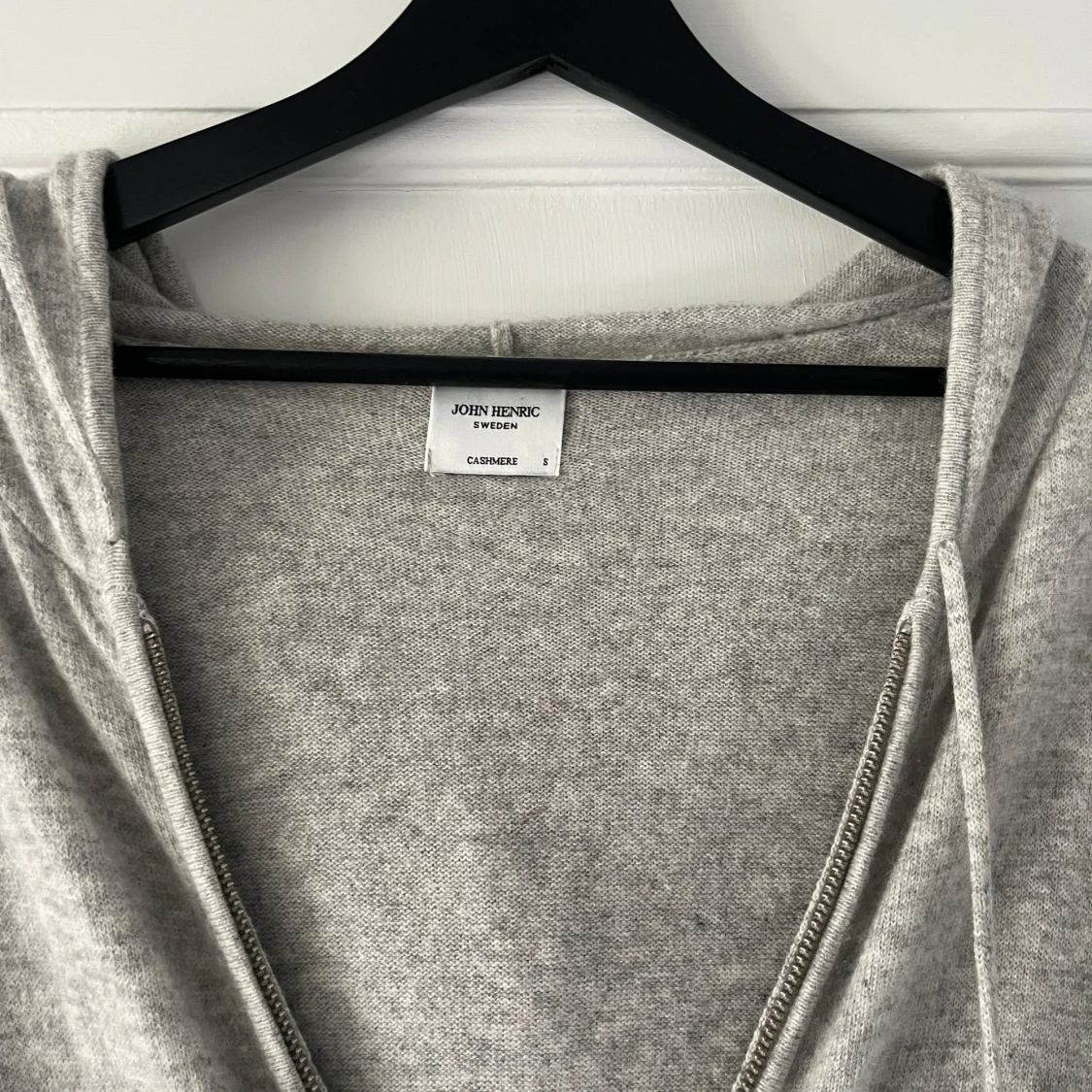 Ljusgrå hoodie med dragkedja från John Henric - 1