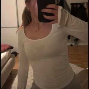 Vit långärmad Gina  - Jättefin tröja i bra skick från Gina 💕