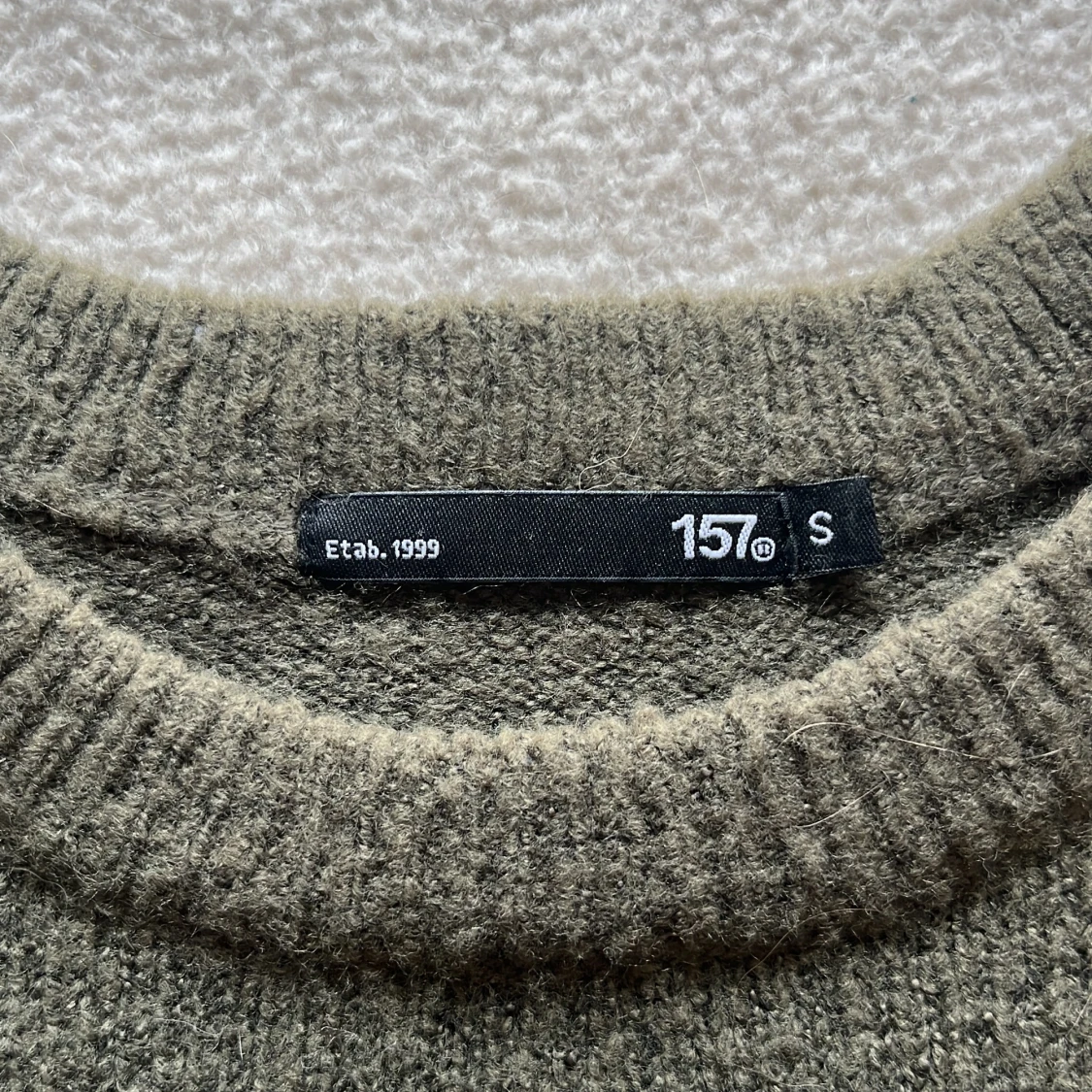 Olivgrön stickad tröja från 157 - 1