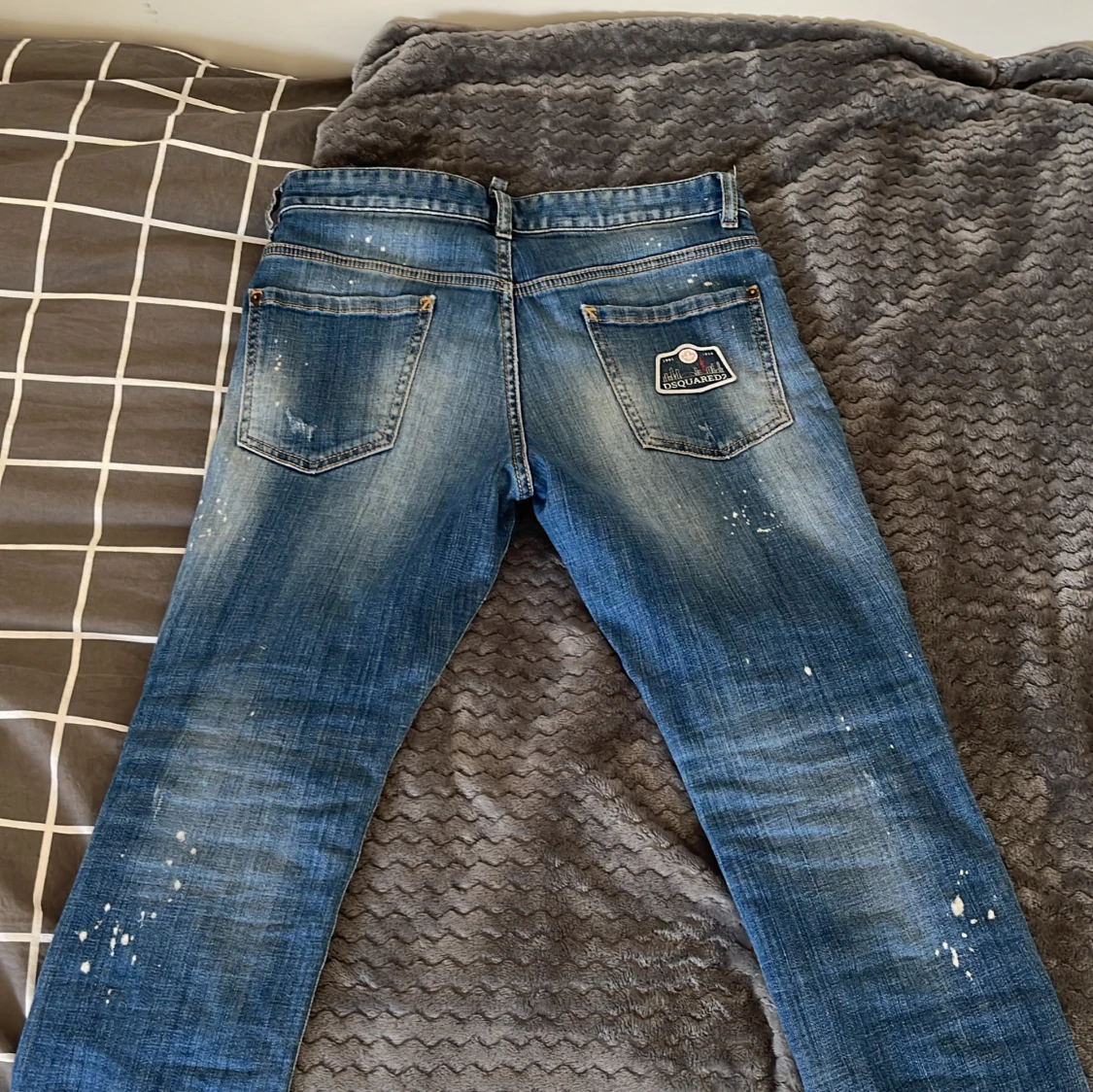 Blå Dsquared2 jeans med slitningar  - 1