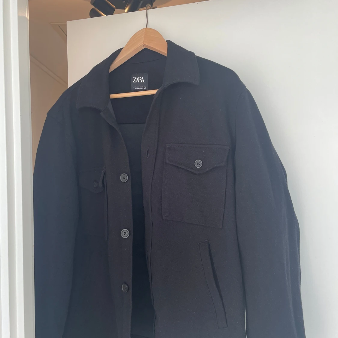 Svart overshirt från Zara i ullmix - 2