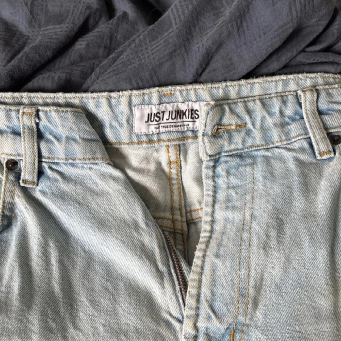 Ljusblå jeans från Just Junkies - 1