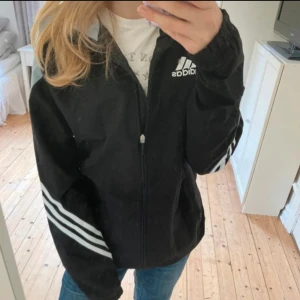 Adidasjacka - Träningsjacka från Adidas i storlek S. Fint skick!💕