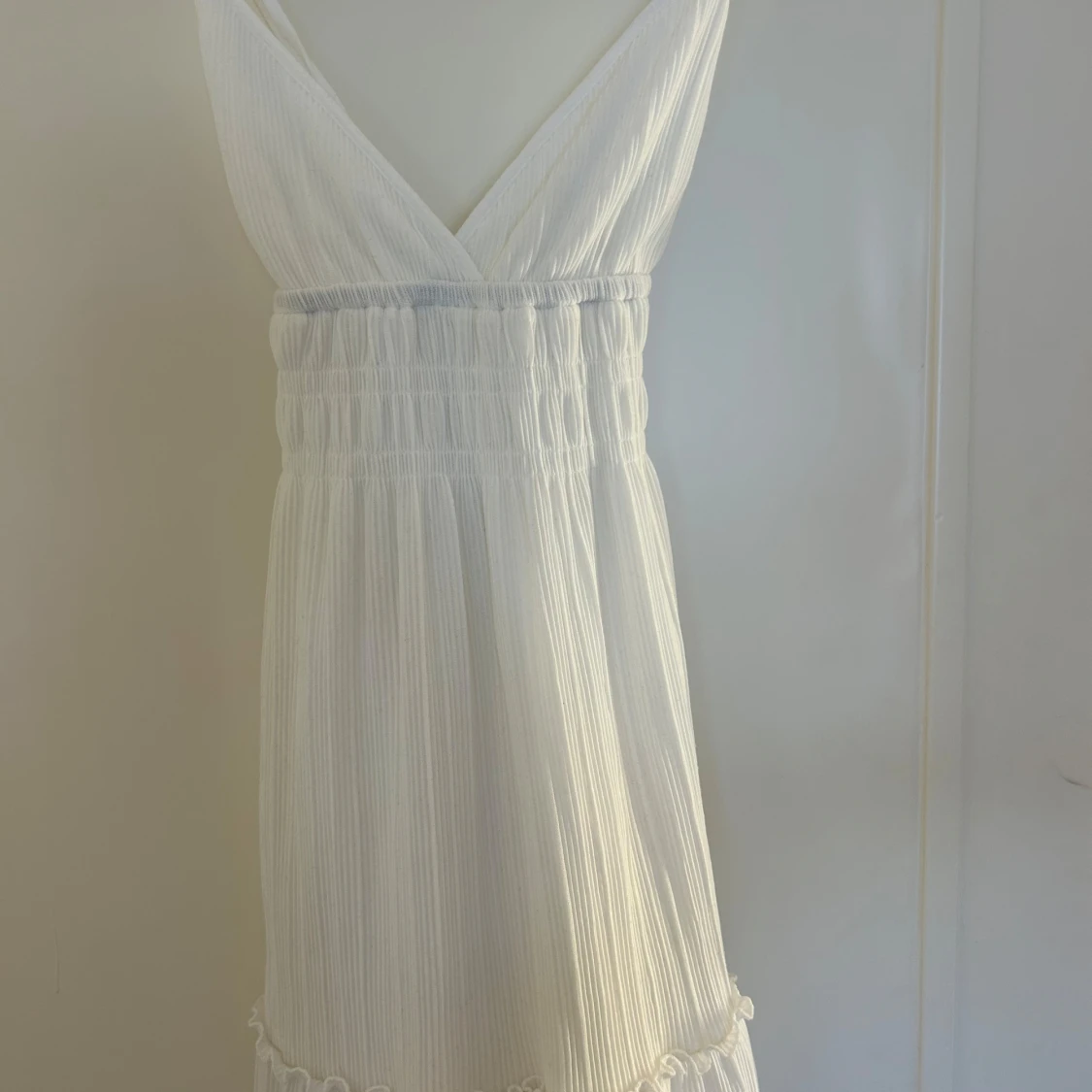 Vit långklänning med smala axelband