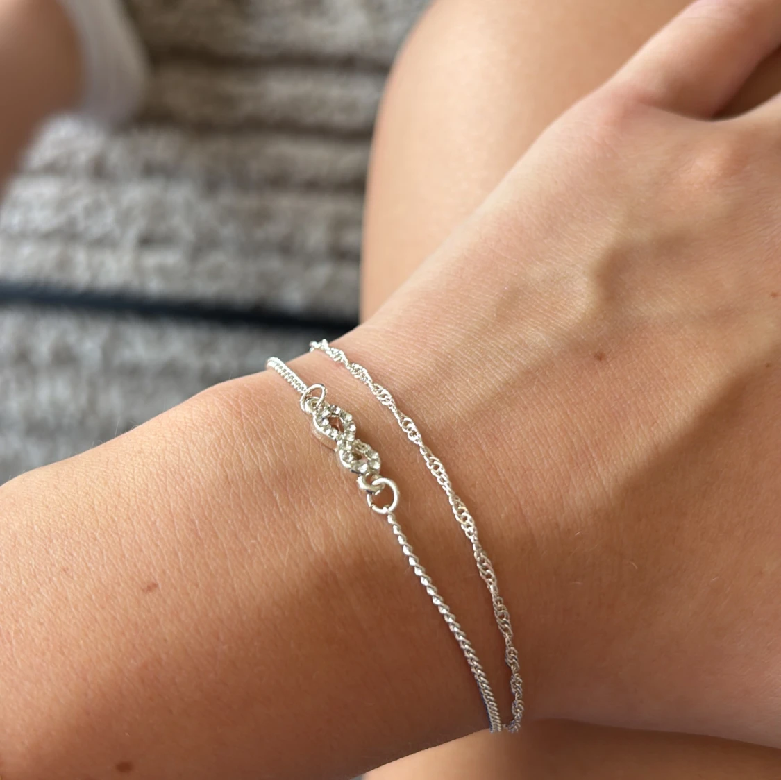 Dubbel silverarmband med tunn kedja