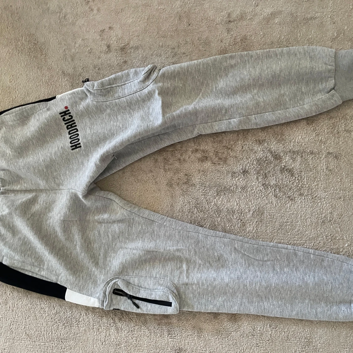 Grå Hoodrich Tracksuit - 1