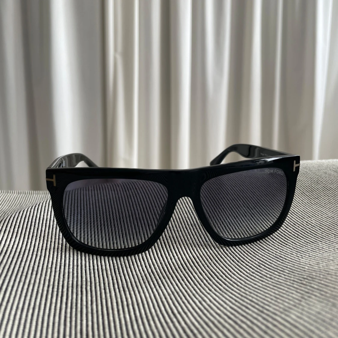 Svarta solglasögon från Tom Ford - 3