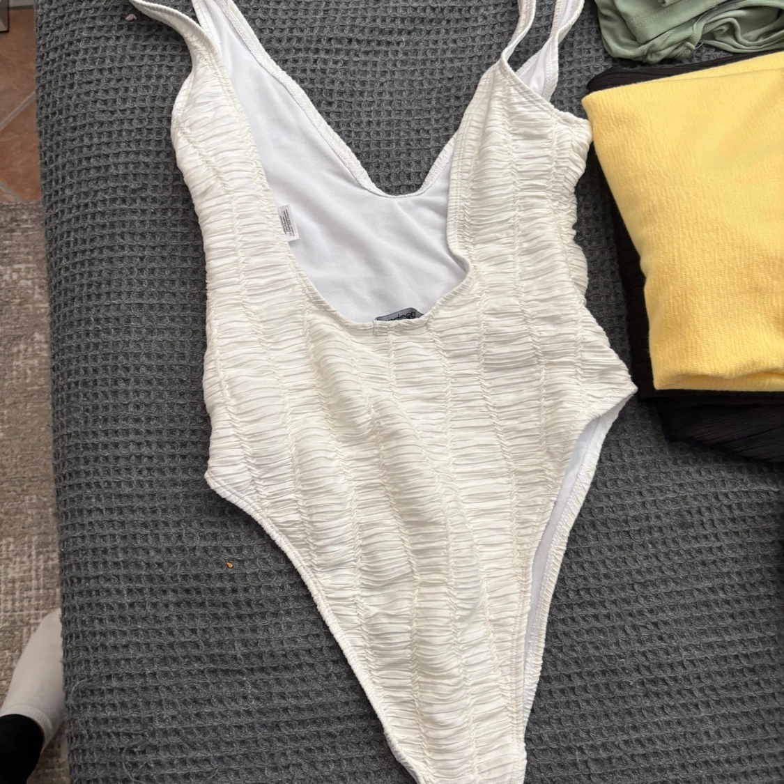 Vit baddräkt från Boohoo - 3