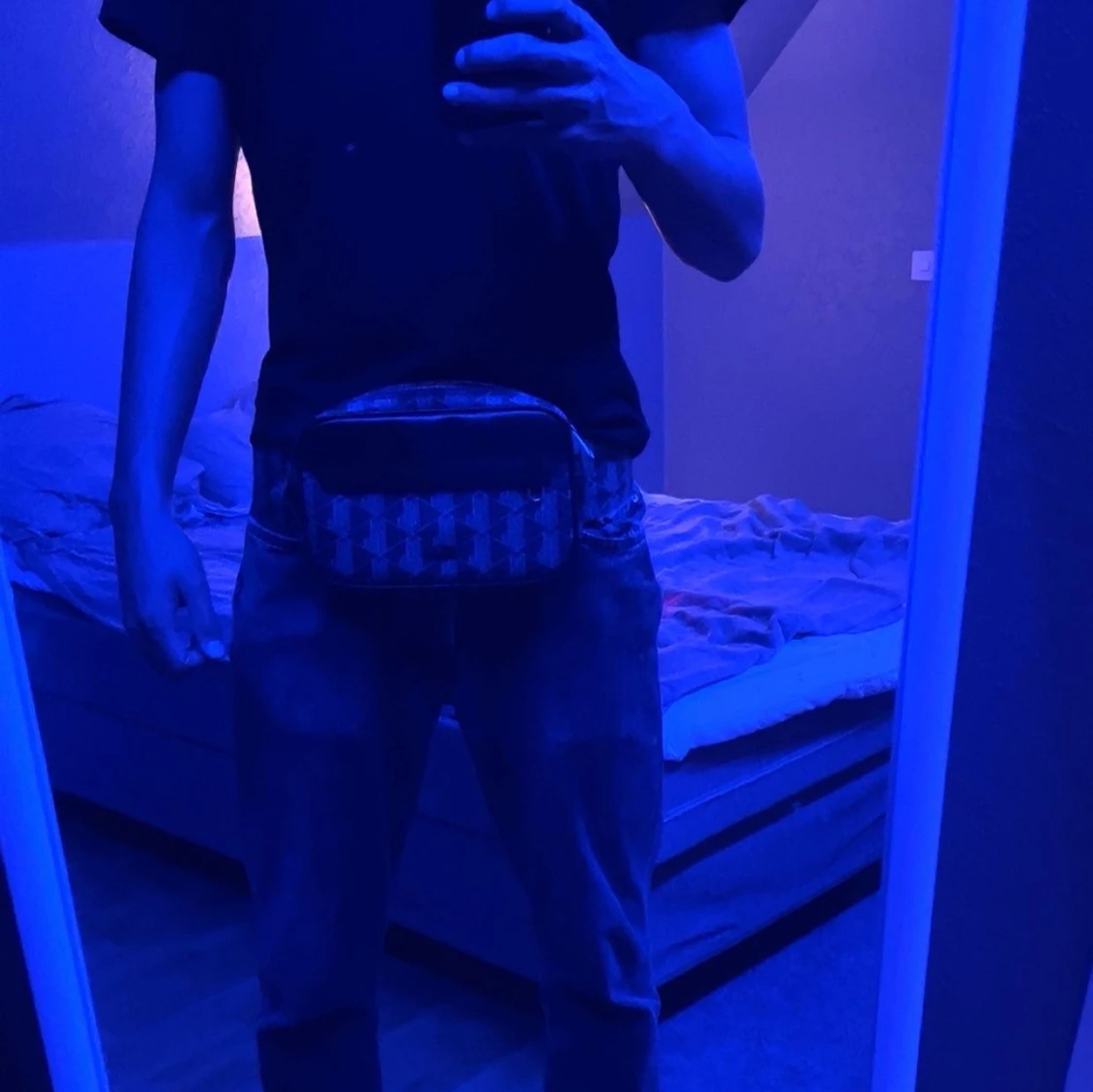 Svart magväska från Lacoste med mönster - 4