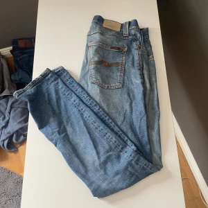 Nudie jeans - Asfeta nudie jeans grim tim storlek 32:32 i bra skick | lagade i skrevet men inget man ser | pris kan diskuteras