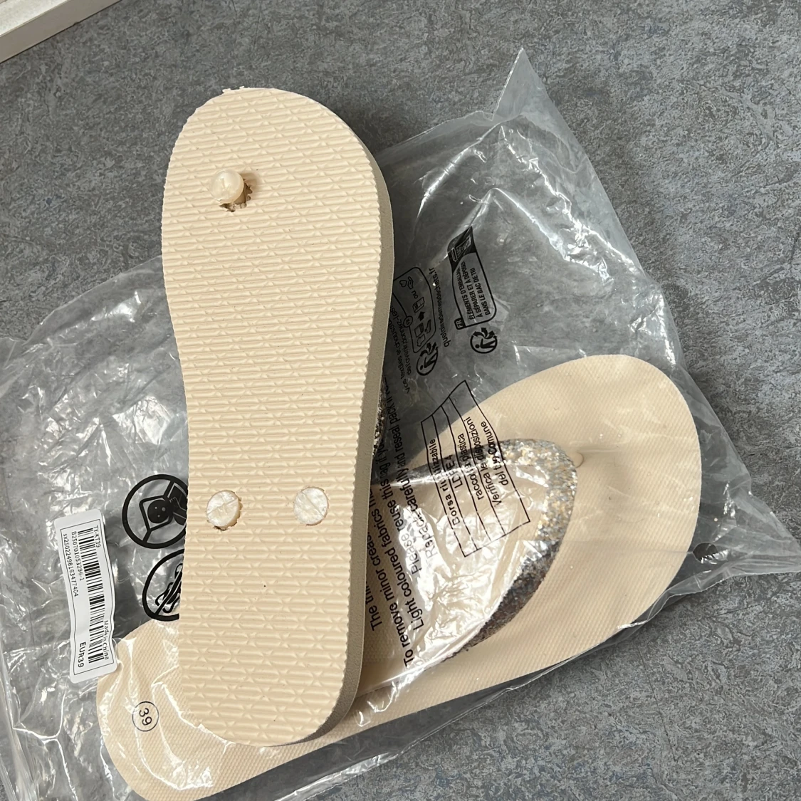 Glittriga beige sandaler strl 39 - 3