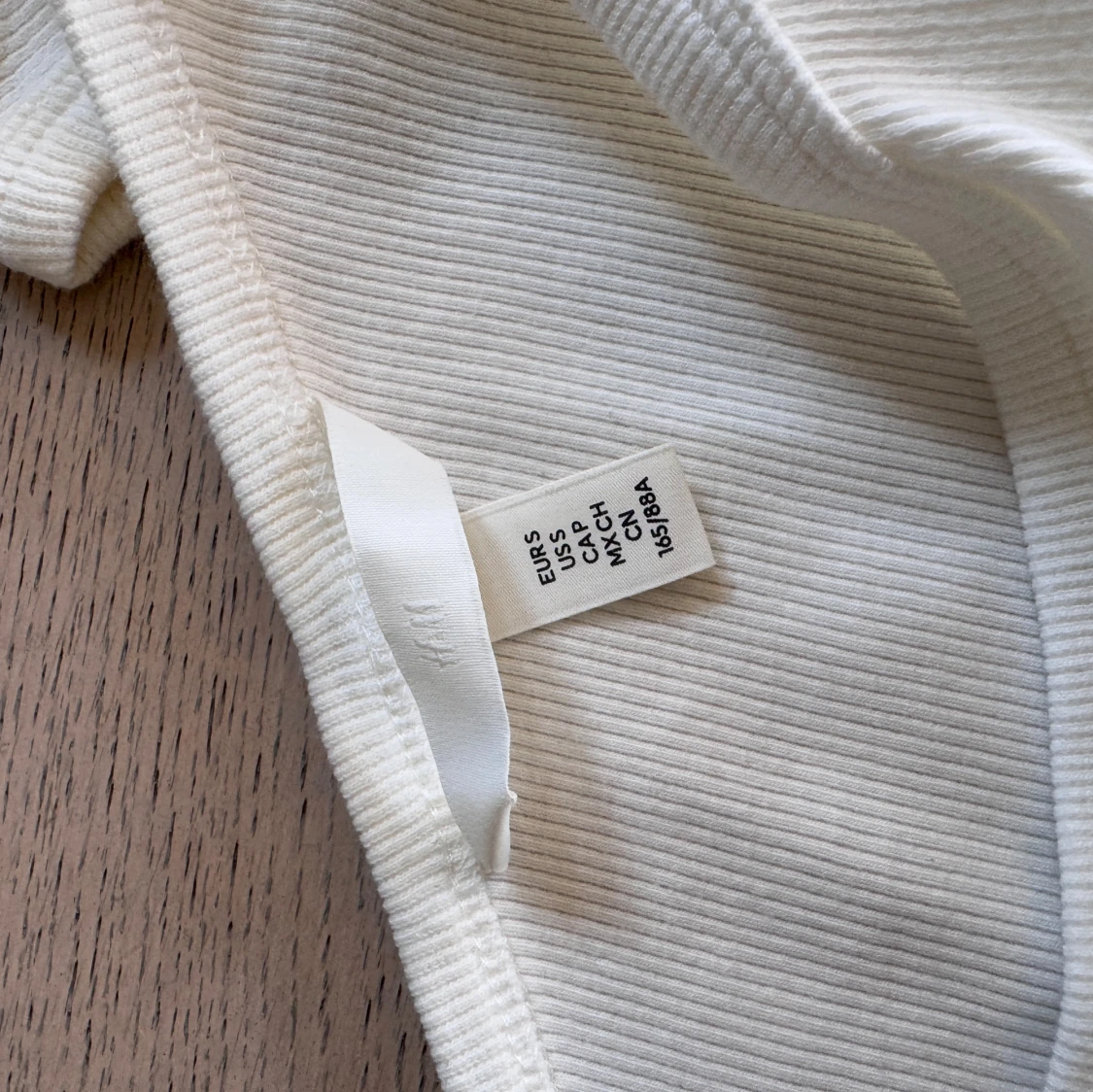 Vit ribbad oneshoulder topp H&M - 3