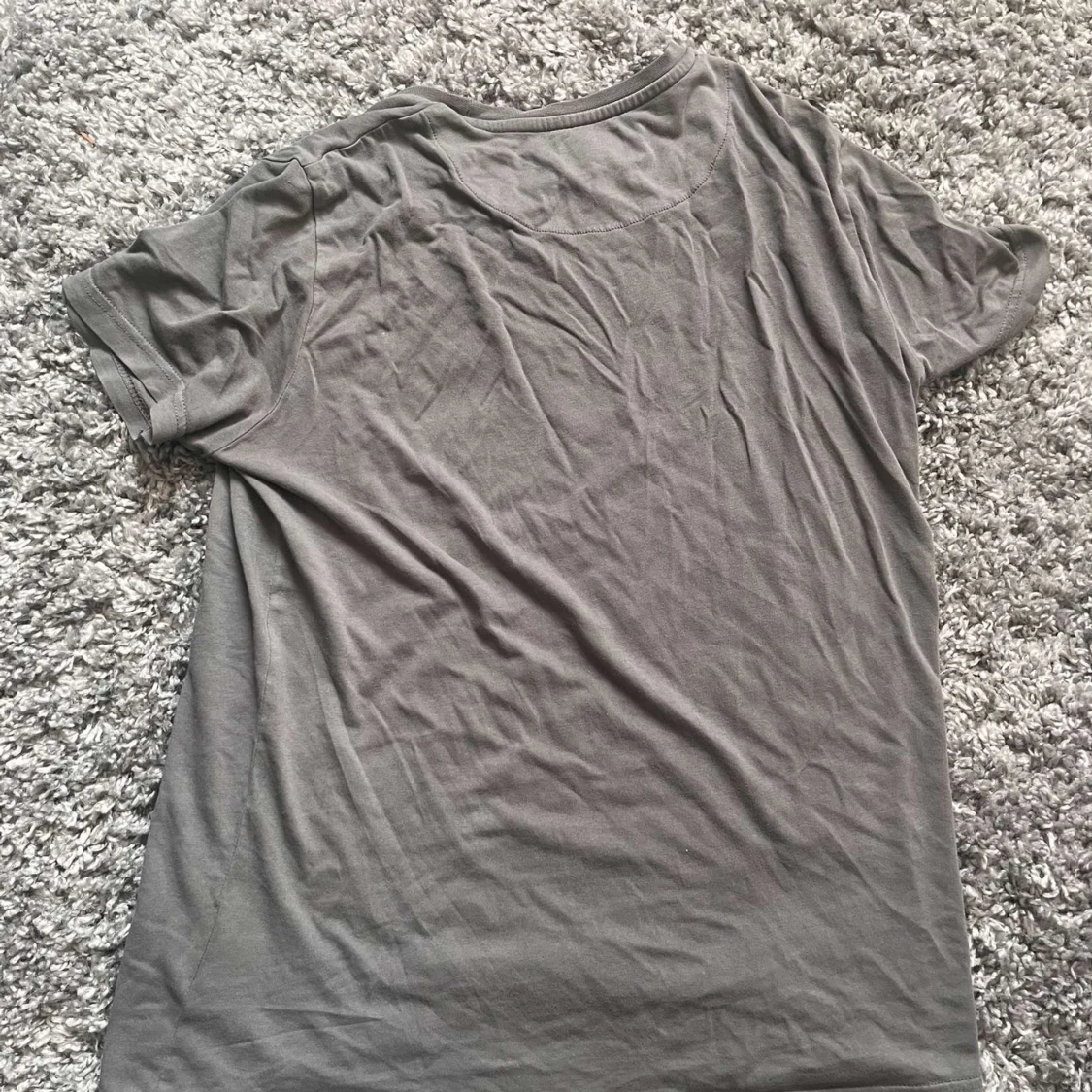 Grå t-shirt från Lyle & Scott - 1