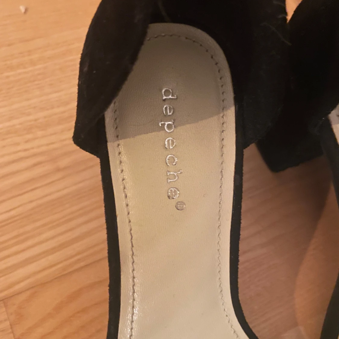 Svarta klackskor från Depeche - 1