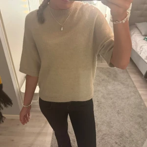&Other Stories Trekvartsärmad tröja - Jätte fin trekvartsärmad tröja från &Other Stories😍🥰