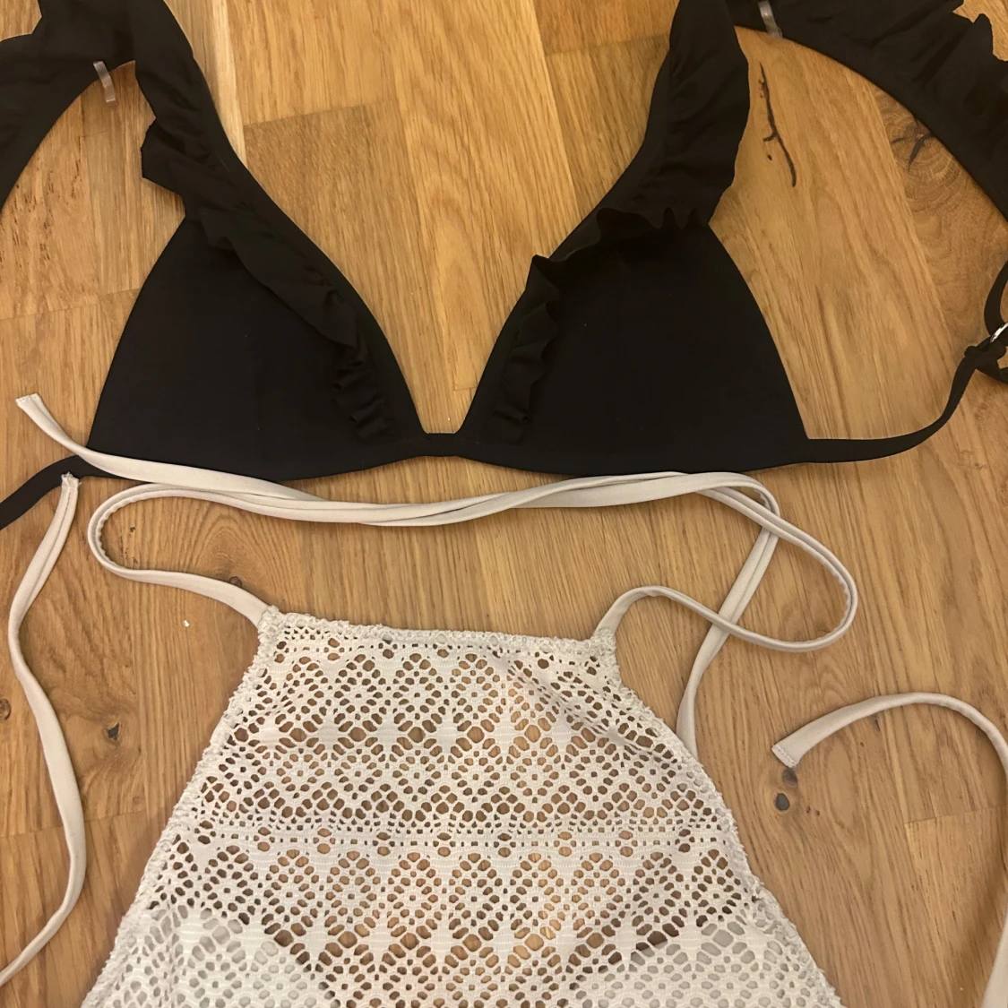 Två bikini överdelar från hm och bikbok - 2