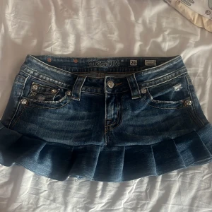 Miss me - Jeanskjol som jag sytt😍den är i storlek 26 som motsvarar S, jag har en exakt likadan till fast som är i storlek 29 som motsvarar M❣️tog många timmar att göra och jag tog det lugnt när jag gjorde den så det inte blev fel❤️❤️