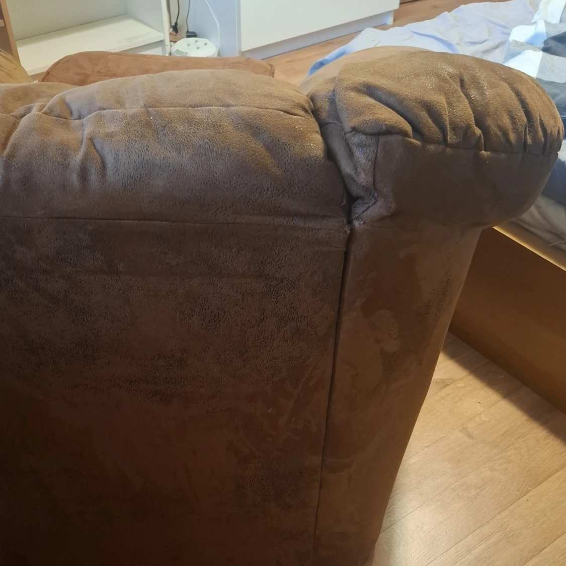 Brun mockfotölj. Säljs pga flytt.  - 2