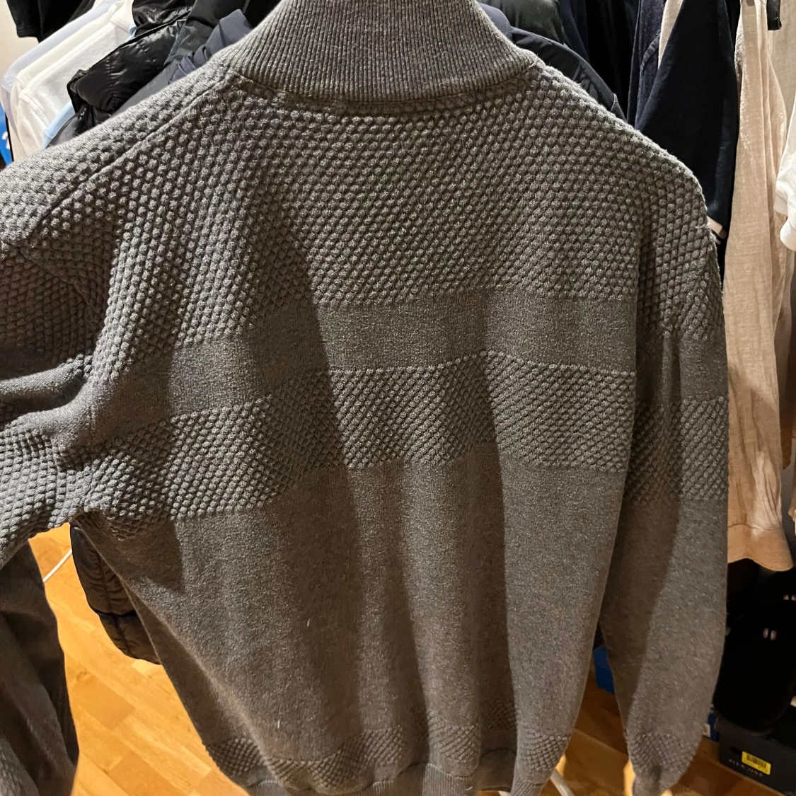 Grå stickad kofta från Lindbergh - 1