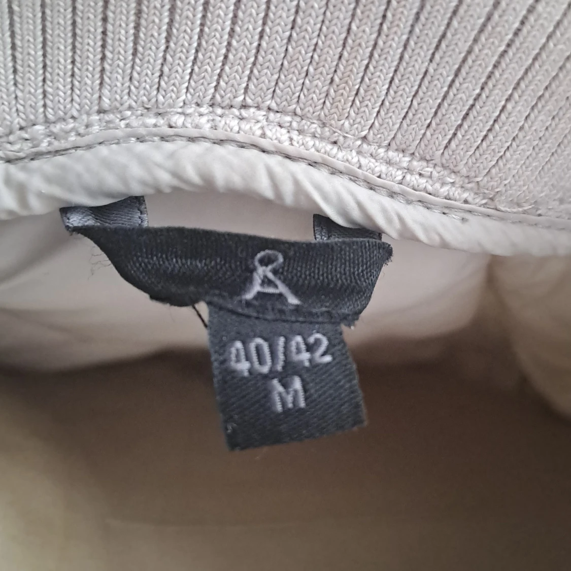 Beige quiltad bomberjacka - 2