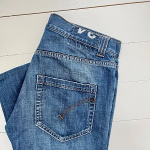 Dondup jeans W34 slim - Passar mig som är 180,75 kg. Inga defekter, är använda men tycker dom är snyggare då. Kom med frågor! Har en hel del andra Dondup om du är sugen för liknande pris!