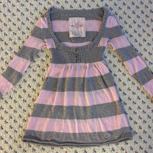 Hollister, Abercrombie Babydoll toppar (SÖKER!!) - !!SÖKER!! Bilderna är tagna från pinterest. Söker sånna här liknade toppar babydoll från Hollister och Abercrombie and fitch i storlek XS. Jag kan ge ungefär 200-400 kr för en tröja ! ❤️