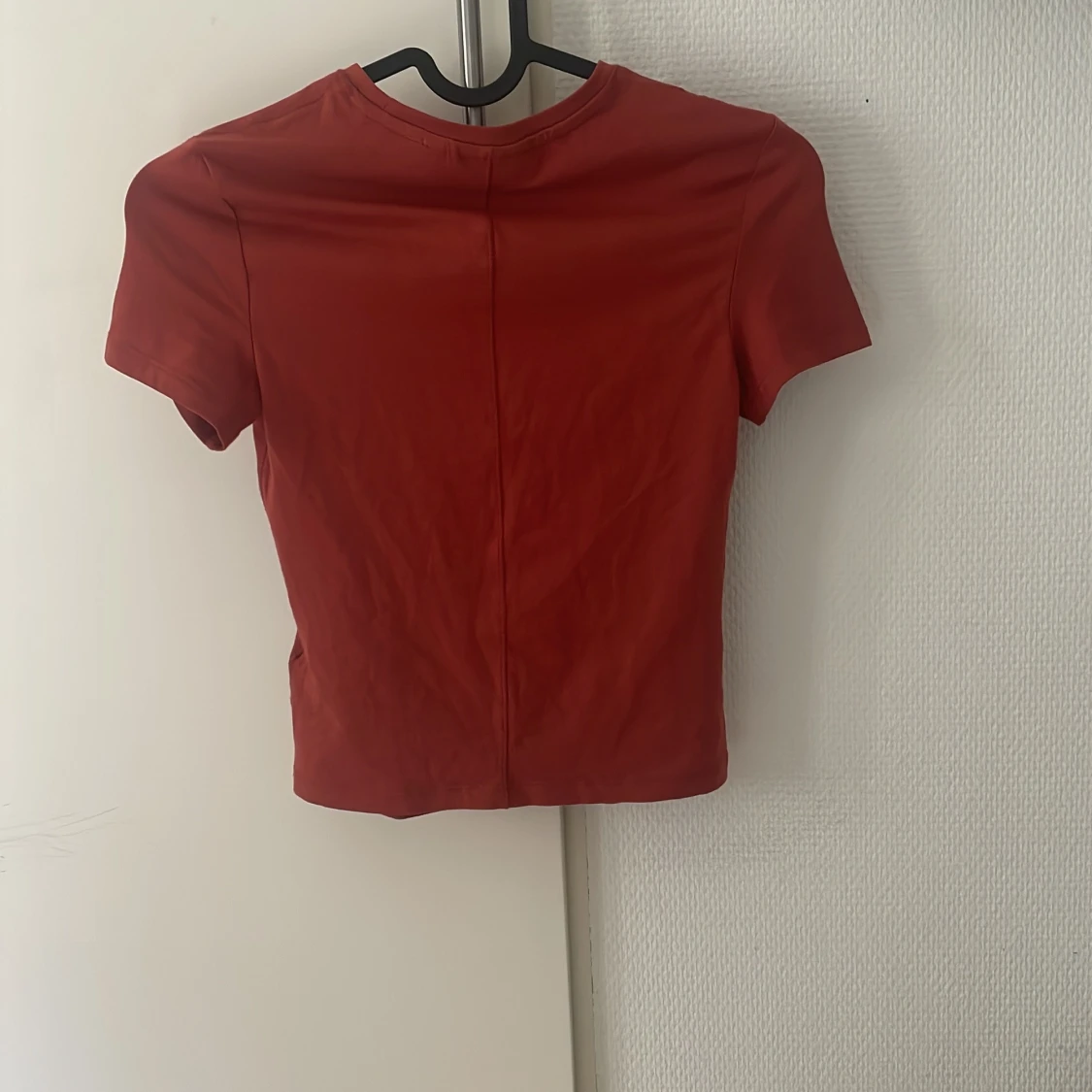 Röd croppad topp från Weekday XS - 1