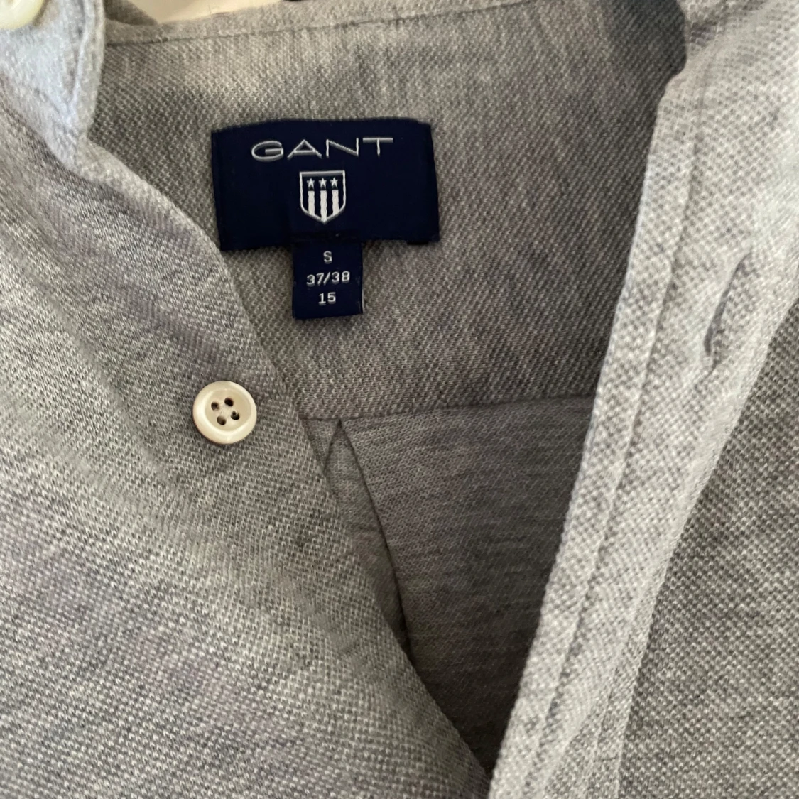Grå skjorta från GANT - 1