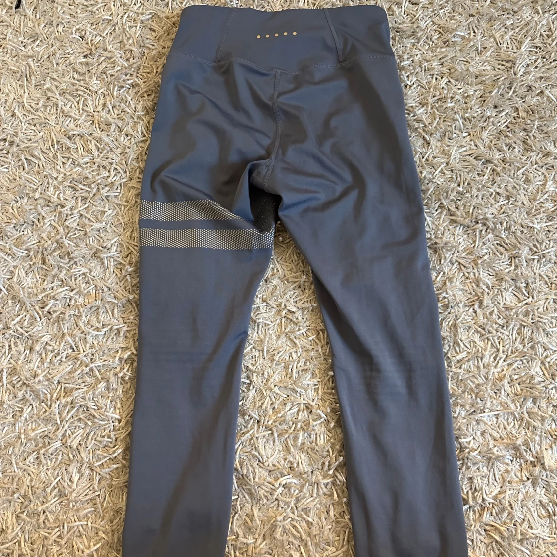 Grå leggings från Stronger - 3