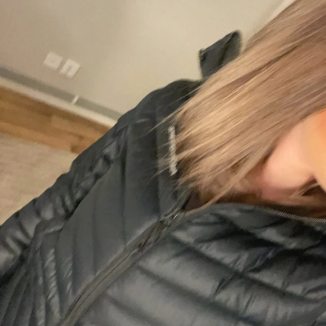 Svart dunjacka från Peak Performance - 2