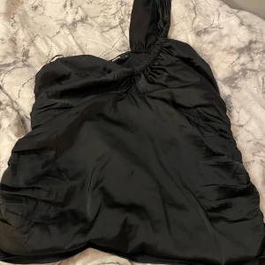 Bikbok topp - Helt ny bikbok topp, alltså oanvänd. Passar ej mig då den är för stor i storlek. 