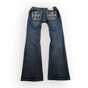 Bootcut Miss Me jeans - I am selling these vintage Miss Me jeans in a size 29 which fits an M. The jeans are sewn to be flared therefore the model says it’s skinny although they aren’t! Write to me for measurements or other details💞