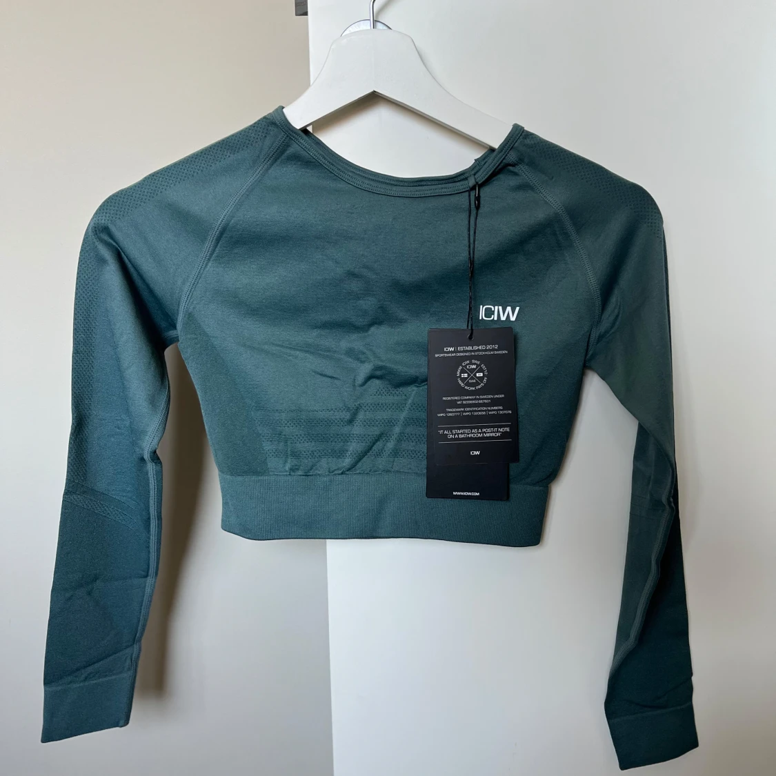 Grön croppad topp från ICANIWILL