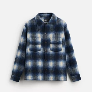 Blå och vit rutig overshirt från Zara - Den är helt oanvänd då det blev fel storlek och kan ej lämna tillbaka den längre.