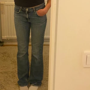 Gina tricot jeans!! - Säljer dessa snygga jeans, då dessa inte passar mig längre💓