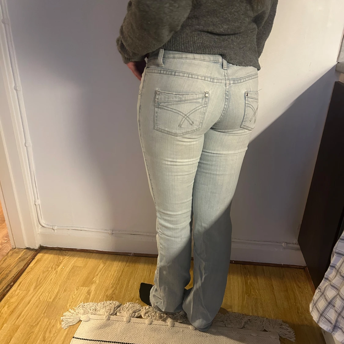 Ljusblå bootcut jeans - 2