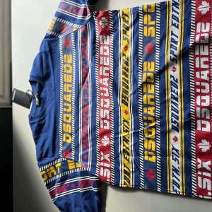 Dsquared2 T shirt - Storlek 16y men passar M eller oversized S aldrig använd då den är för stor för mig