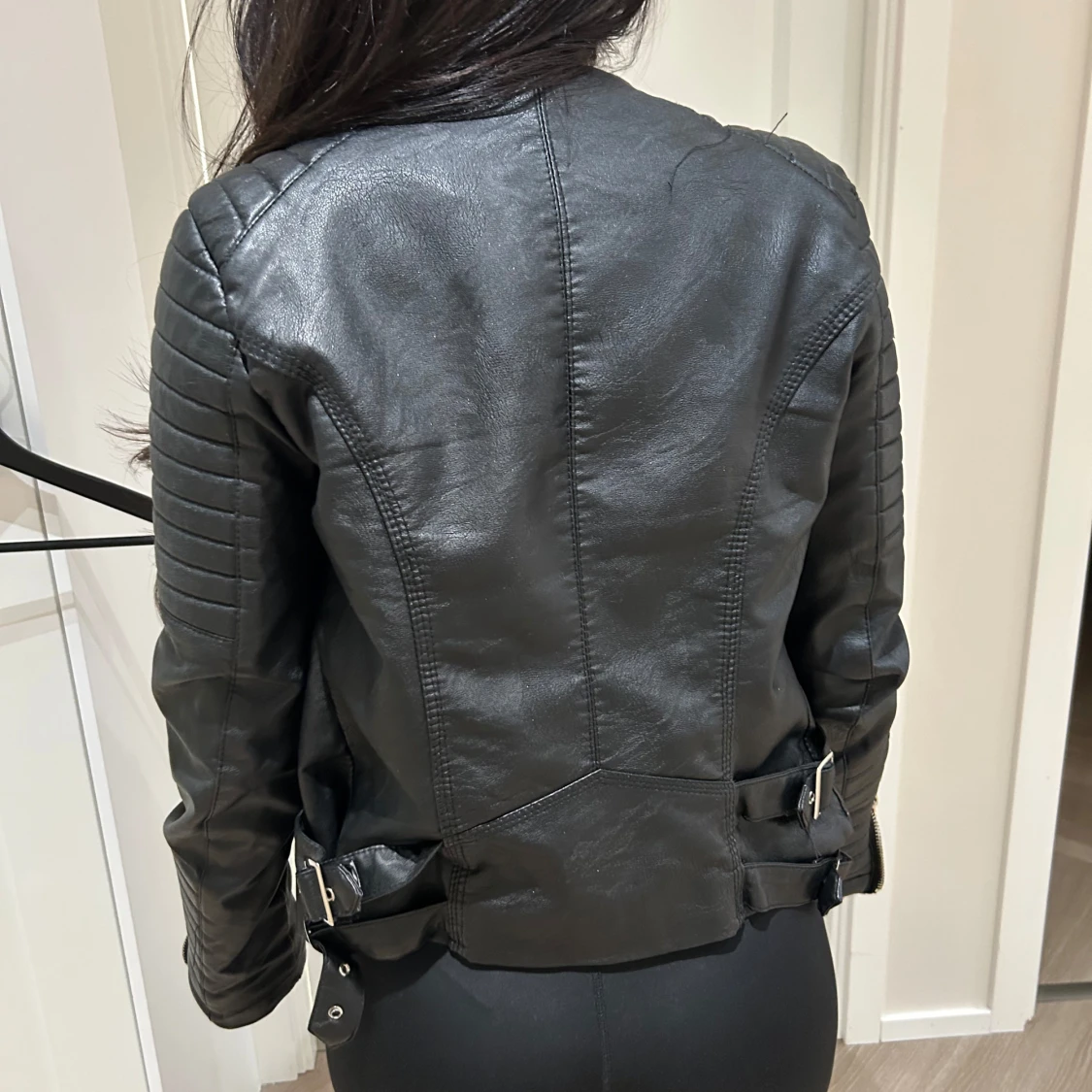 Svart skinnjacka från Vero Moda - 2