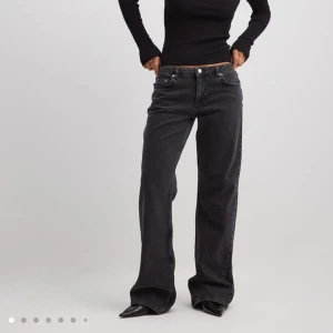 Svarta jeansbyxor - Skitsnygga jeans från NAKD. Använda några gånger men som nya