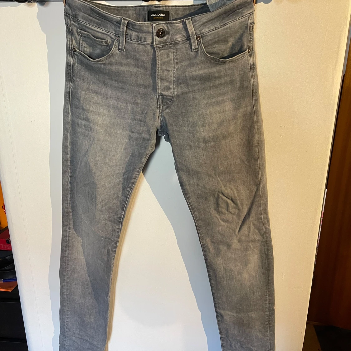 Grå jeans från Jack & Jones - 1